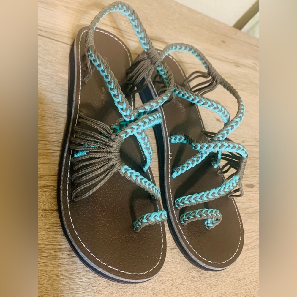 EUC Women’s size 8 Plaka Sandals. Turquoise and brown color.